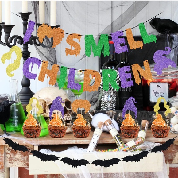 Hocus Pocus Halloween Hanging Swirl and I smell children banner w/ cup cake tops - Picture 8 of 8